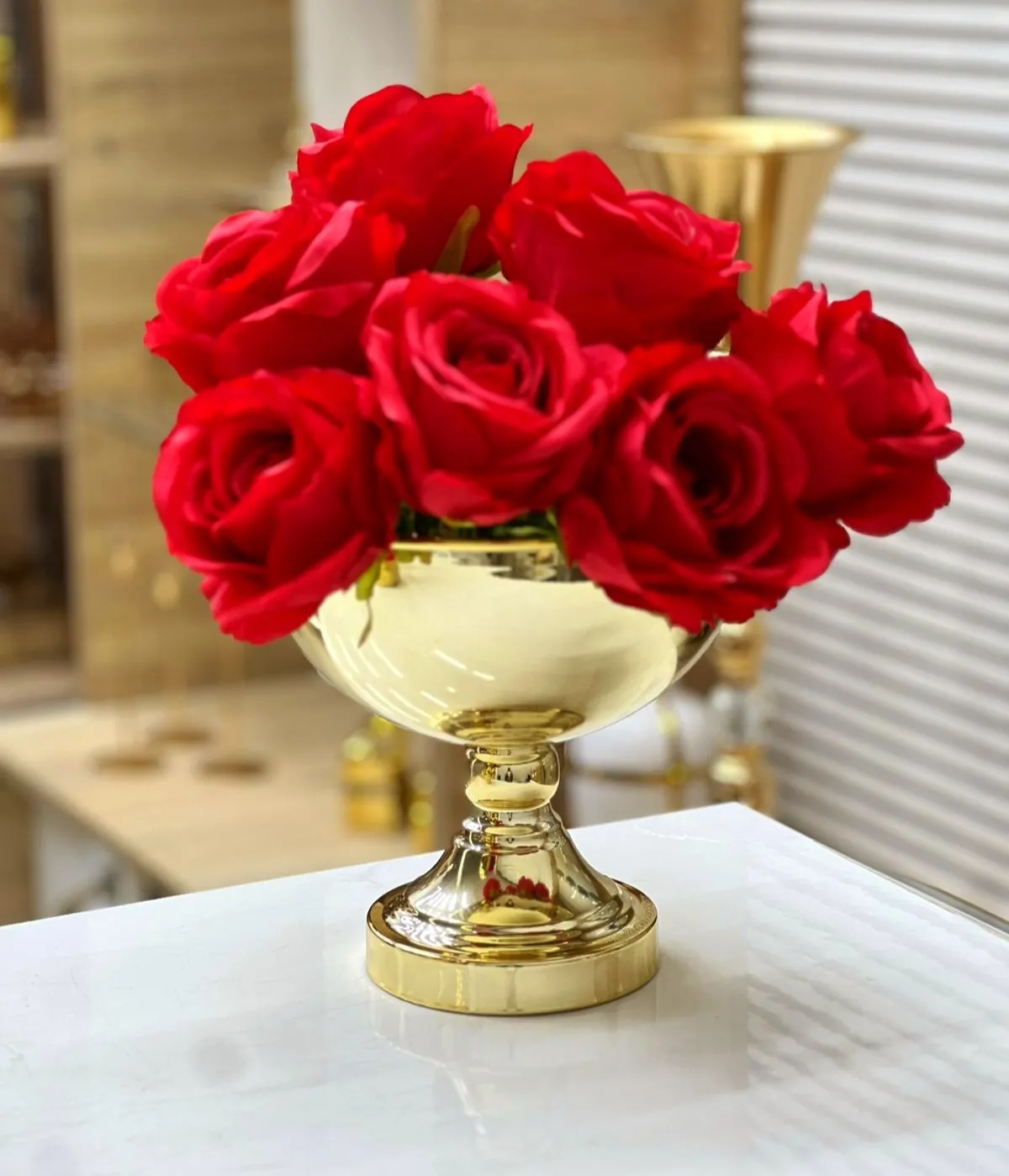 Vase Bol Coupe Dorée sur Pied – Arrangement Floral