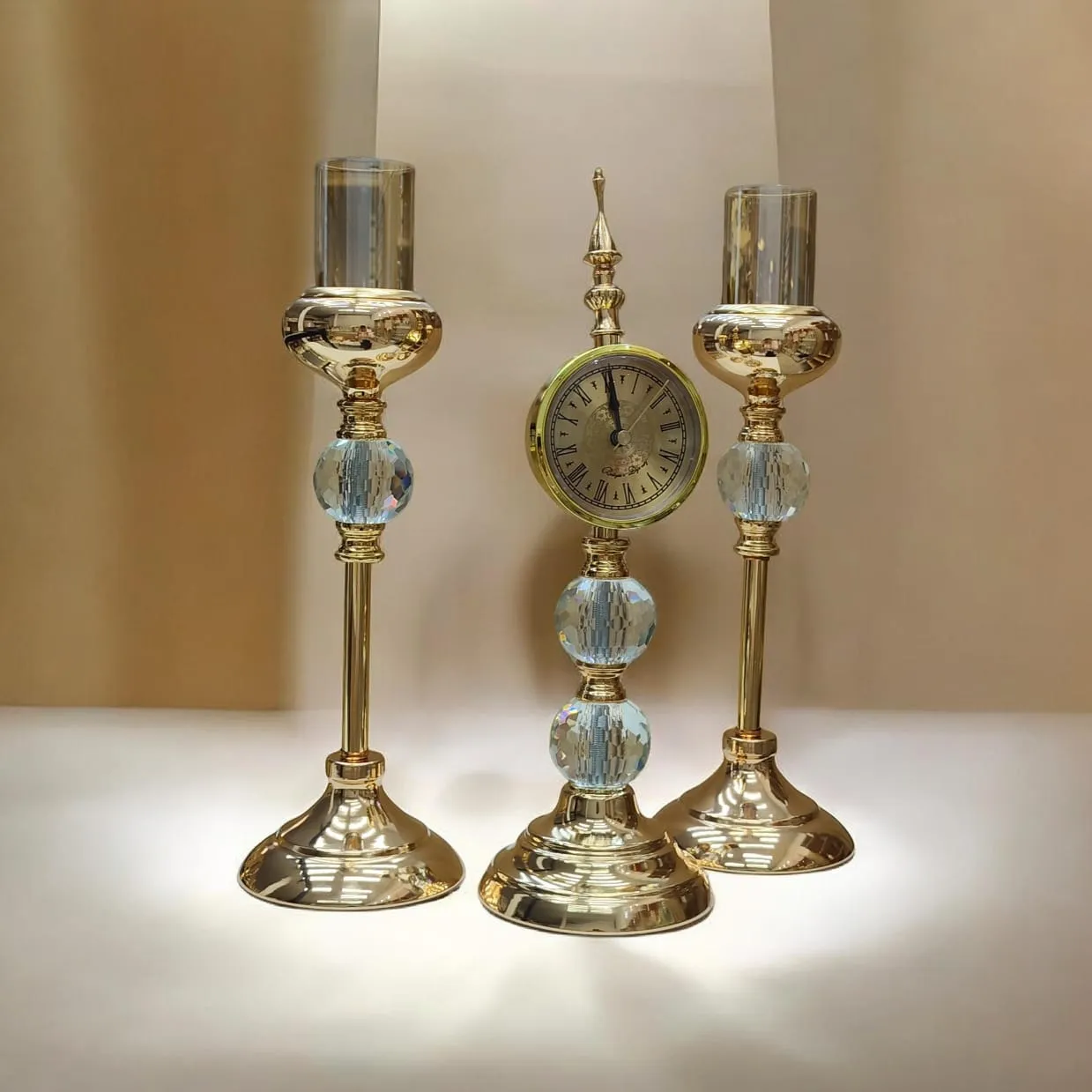 Ensemble Décoratif Doré avec Horloge et Chandeliers Cristal