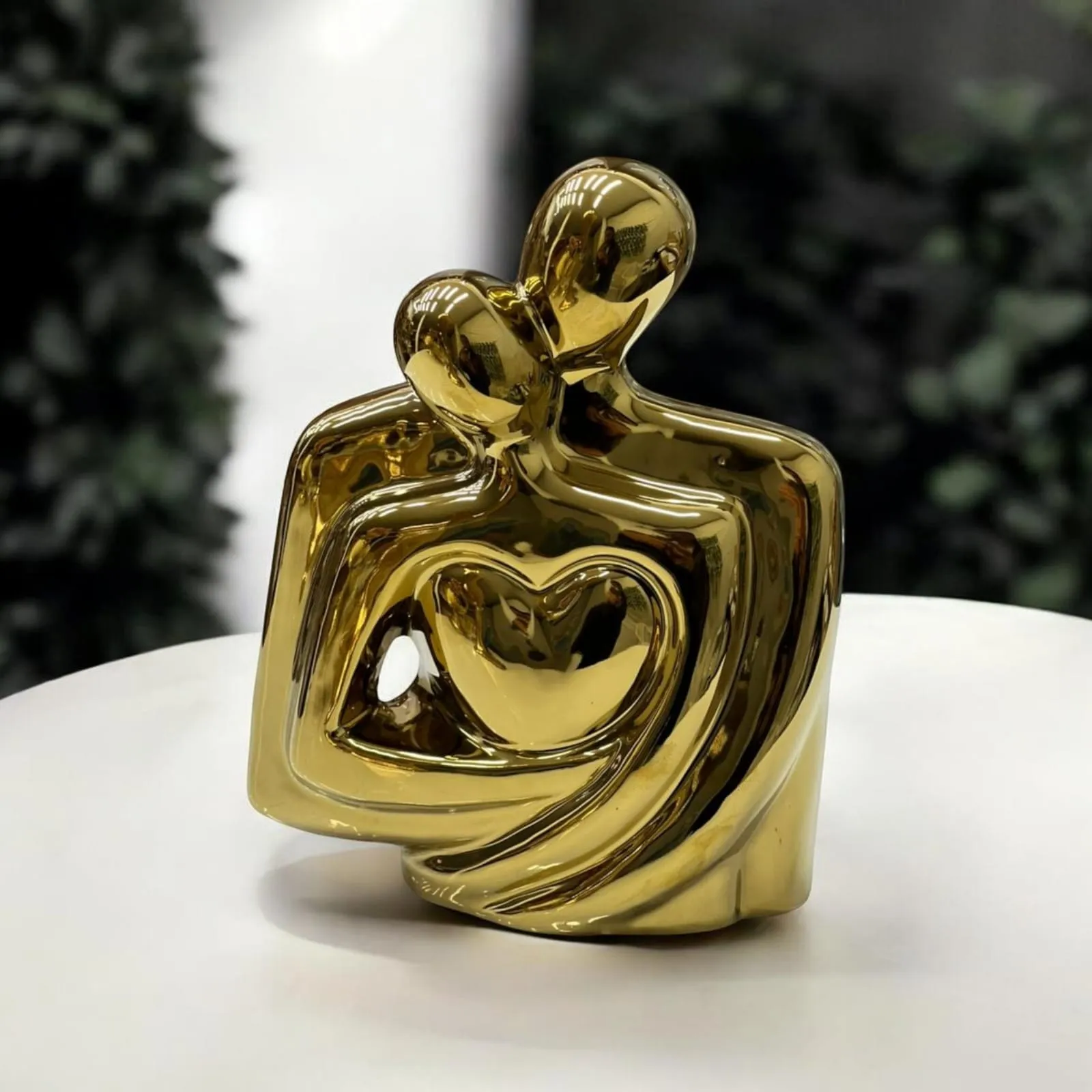 Sculpture Couple Enlacé Doré – Figurine Amour Abstrait