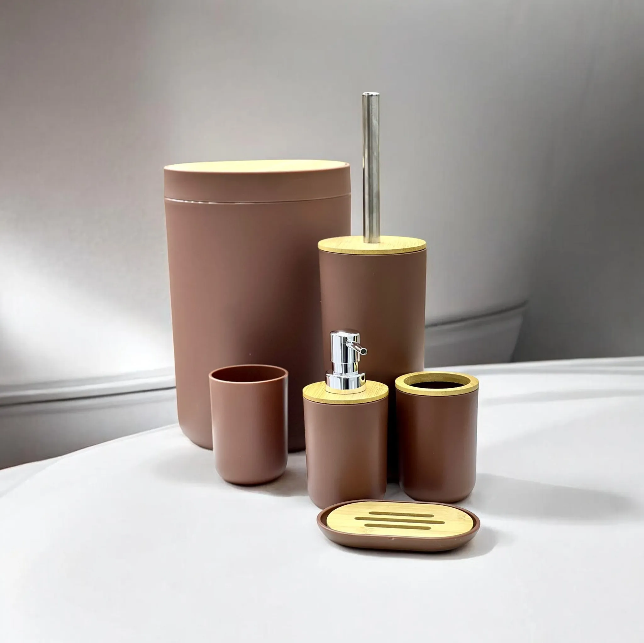 Accessoires salle de bain marron