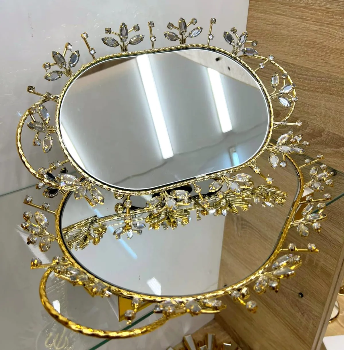 Plateau Décoratif Miroir – Structure Dorée & Cristaux Prestige