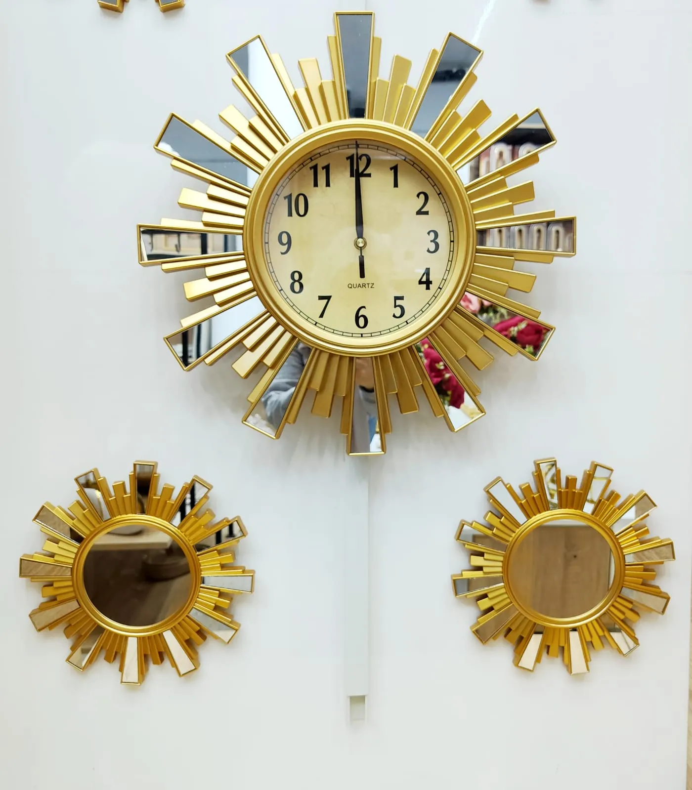 Horloge Murale Soleil Doré avec Miroirs – Décoration Murale Design Luxe - image 2