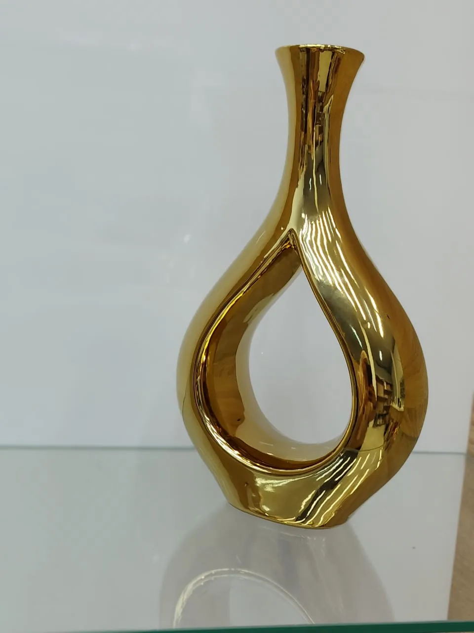 Vase Céramique Doré V1 – Forme Infini Torsadée - image 4