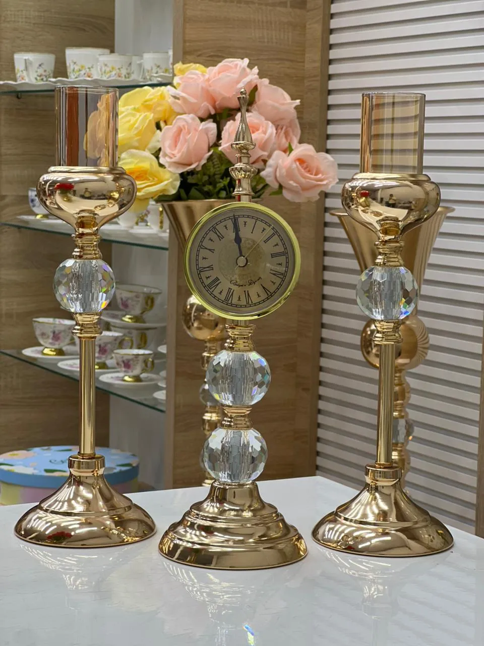 Ensemble Décoratif Doré avec Horloge et Chandeliers Cristal - image 2