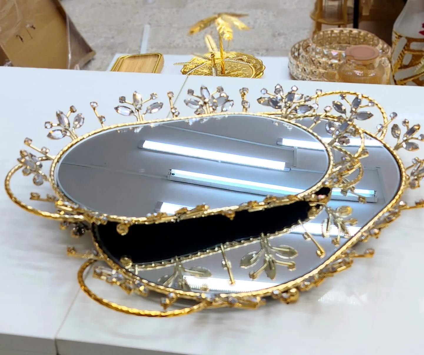 Plateau Décoratif Miroir – Structure Dorée & Cristaux Prestige - image 4