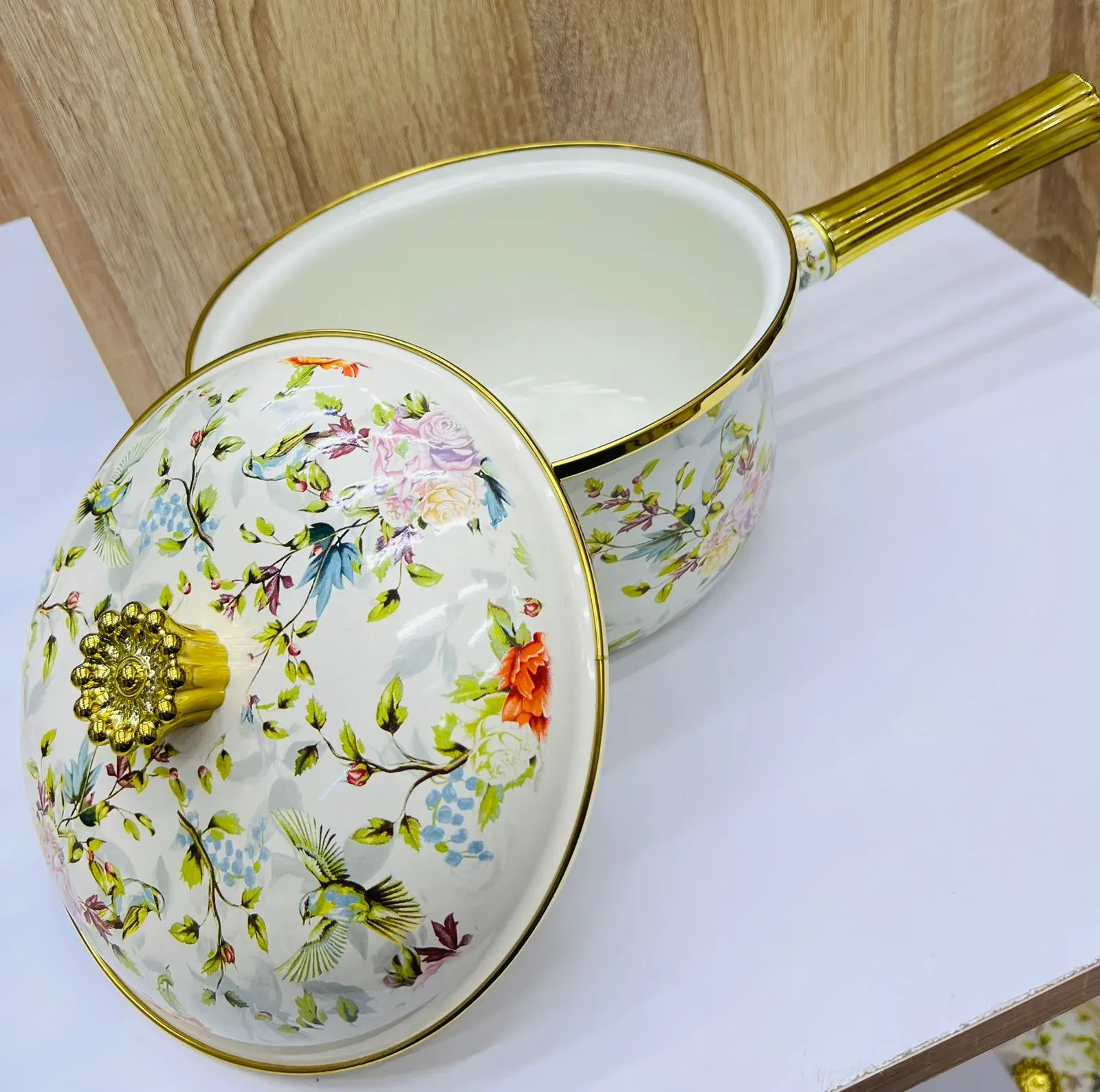 Casserole en Émail Avec Manche Doré 2.5L - image 3