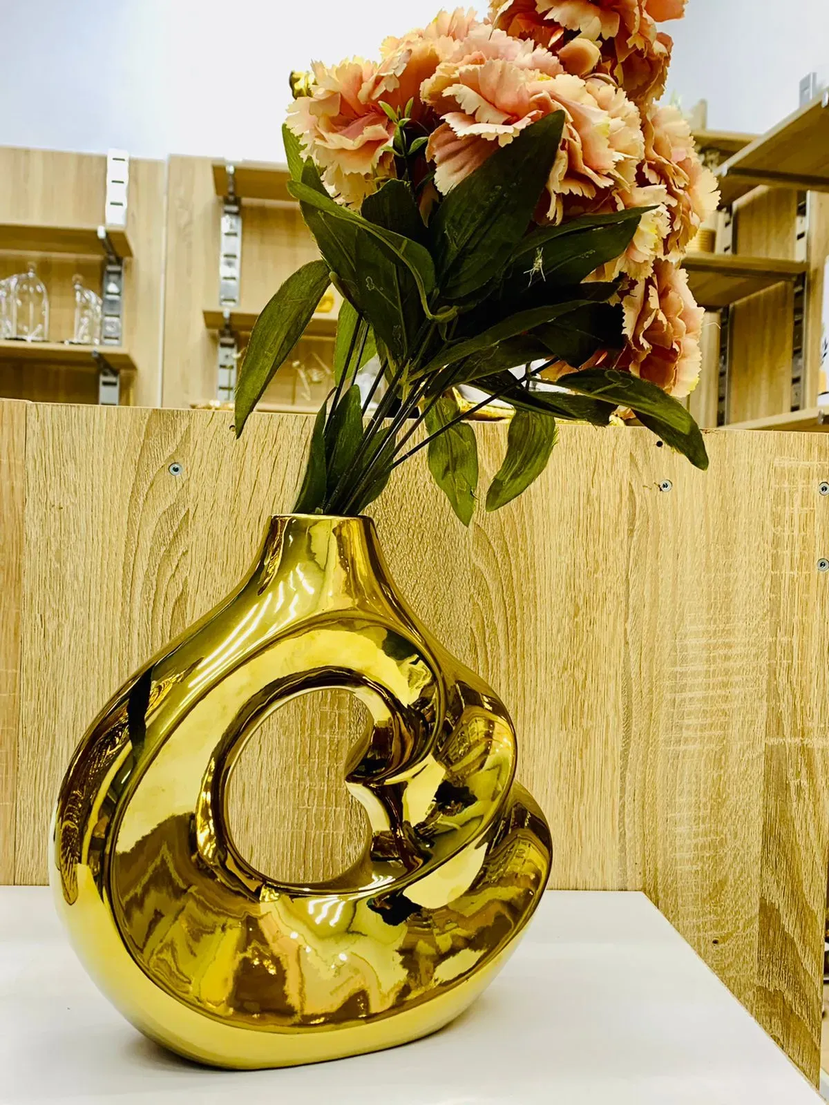Vase décoratif doré moderne – Design artistique luxe - image 2